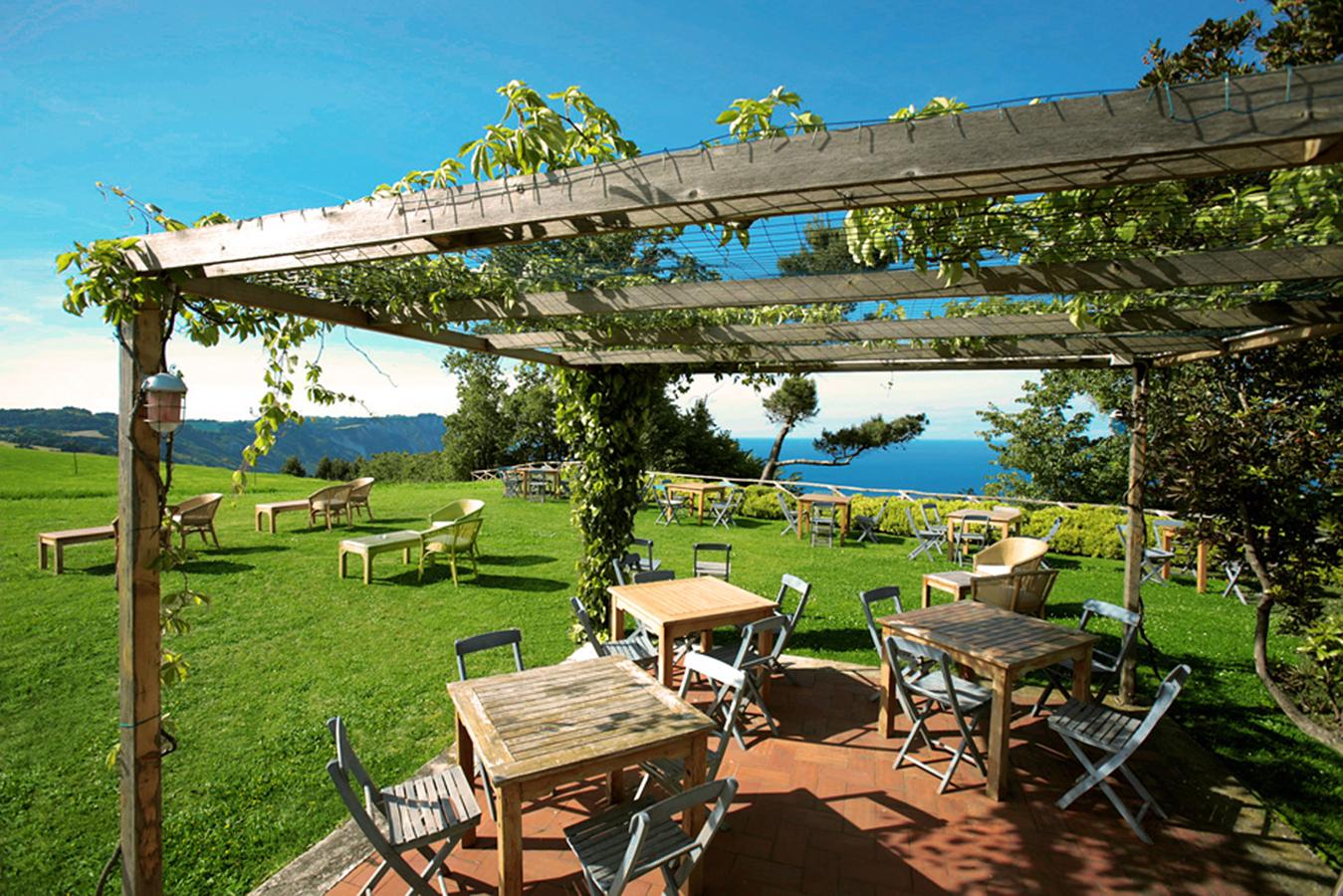 Emilia Hotel 4*