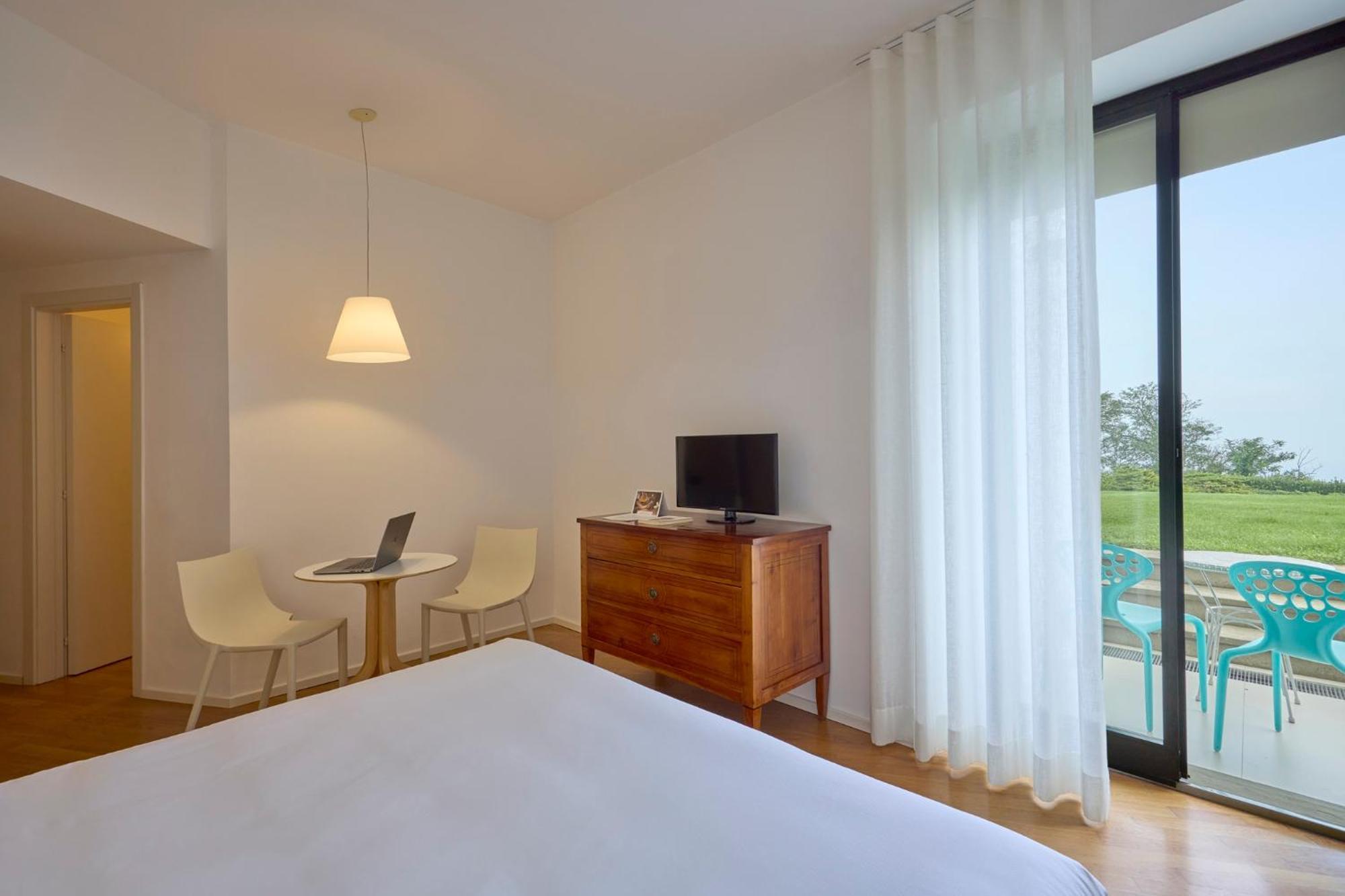 Hotel Emilia 4*