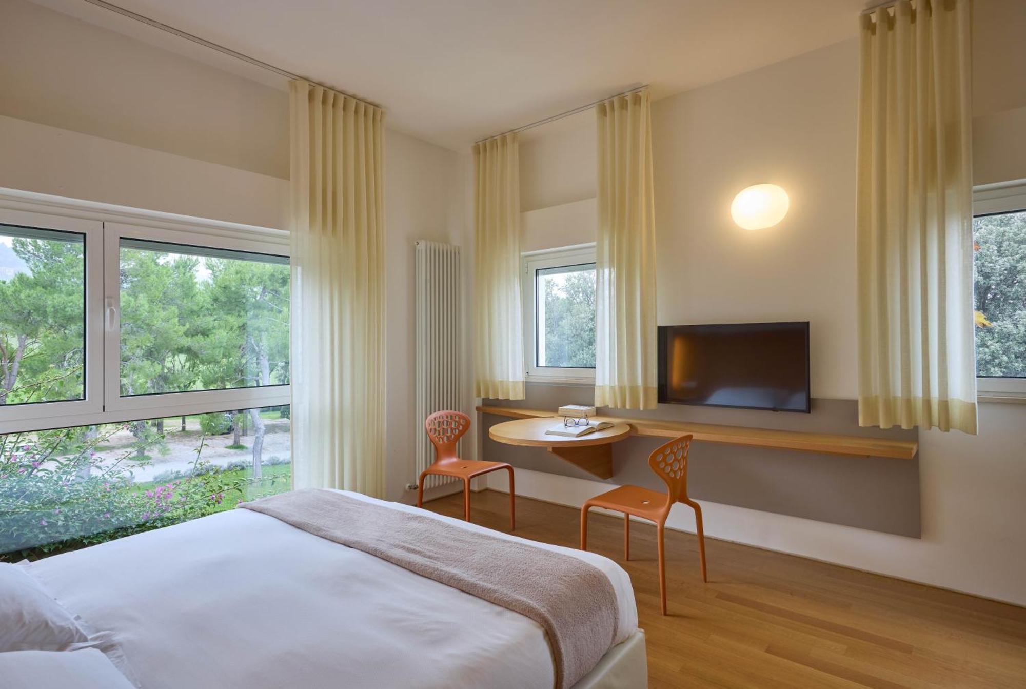 Hotel Emilia 4*